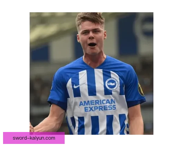 足球新星崭露头角，年轻前锋在国际赛场上的表现令人备受期待