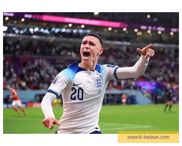 福登与英格兰前辈的交流推动个人表现提升，备受关注。力